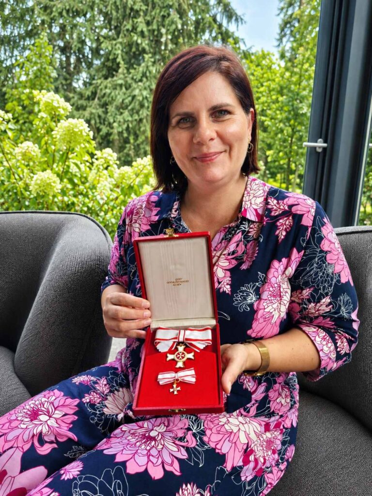 Kristina Čačić s odlikovanjem Malteškog reda Pro Merito Melitensi
